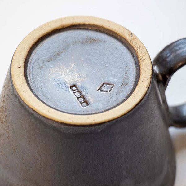 生涯を添い遂げるマグ 信楽焼 金彩 BROTO PROJECT（ブロットプロジェクト）