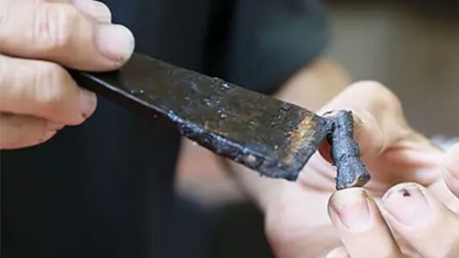 うるしのブローチ