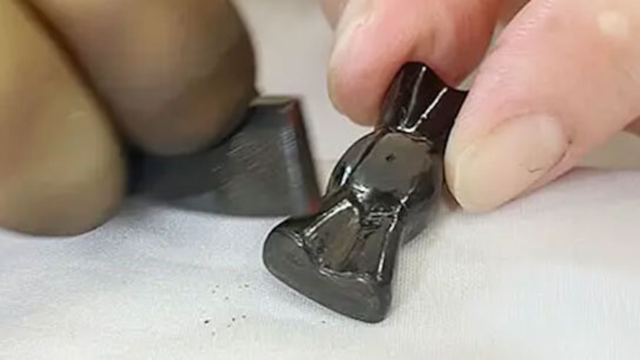うるしのブローチ
